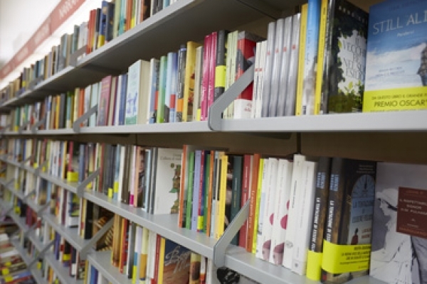 libreria471BBF22F-245D-B8DF-C8E6-41A49E8F44F0.jpg