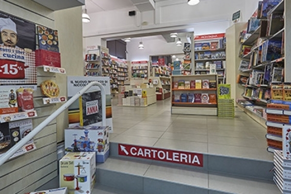 libreria32FDB4AC4-6E78-DAA8-E9E5-216726483A85.jpg